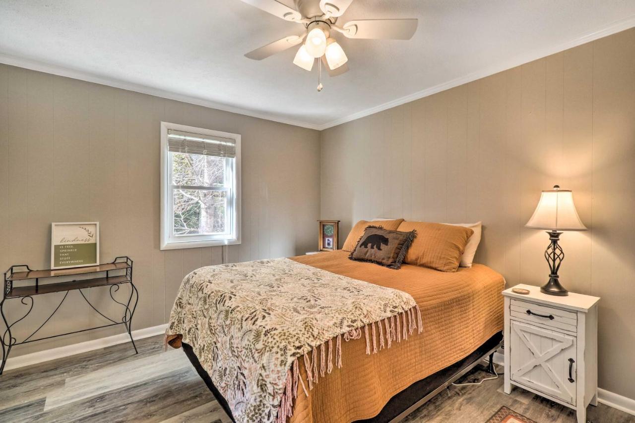 Welcoming Getaway Near Hiking And Skiing! Holiday home Boone